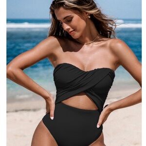 Chic Black Strapless Swimsuit